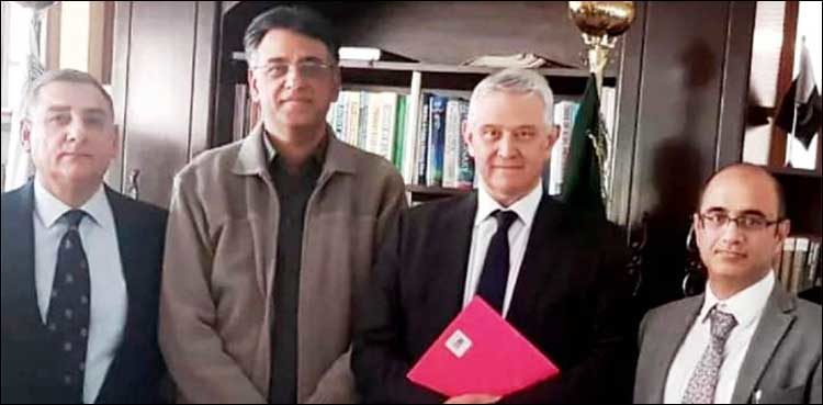 Malaysian High Commissioner calls on FM Qureshi to discuss bilateral ties