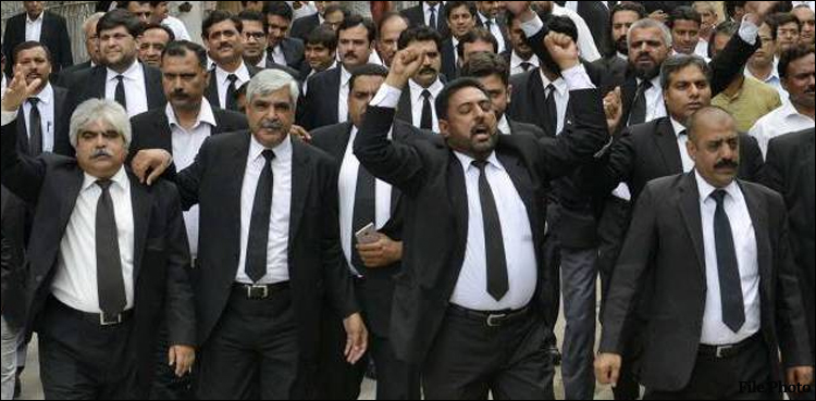 Lawyers continue strike for establishment of LHC bench in Faisalabad