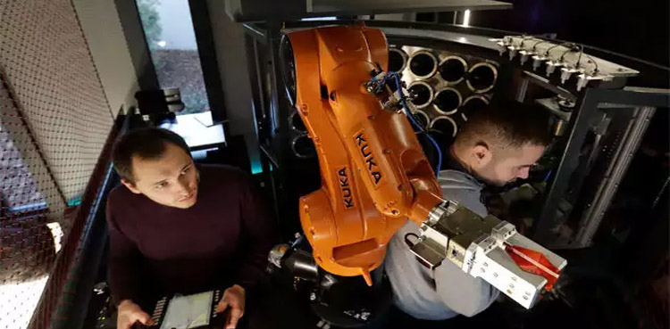 Unique saloon in Prague operated by robots