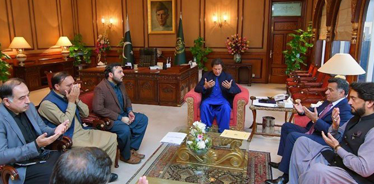 Slain SP Tahir Dawar's family meets PM Khan