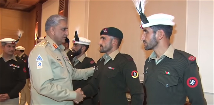 COAS lauds Pak Army team for winning gold medal in UK