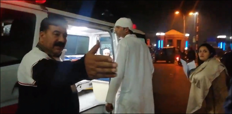 Cricketer Mohammad Asif, family injured in road accident