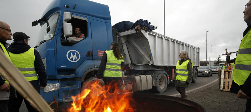 Can France's 'yellow vests' become a political force?