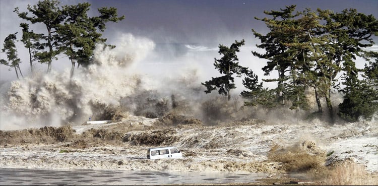 7.5 magnitude earthquake strikes off southern Philippines, tsunami warnings issued