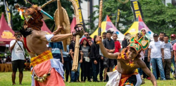 Masked warriors: Indonesia fighters wield whips in traditional duels