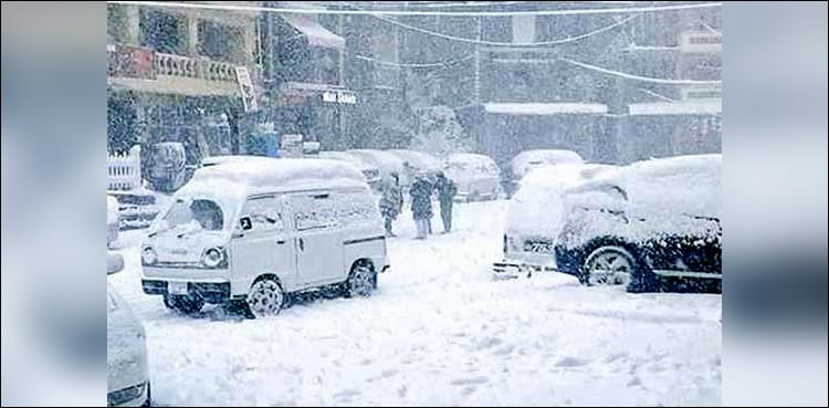 Snowfall adds to chill in Skardu, other northern areas