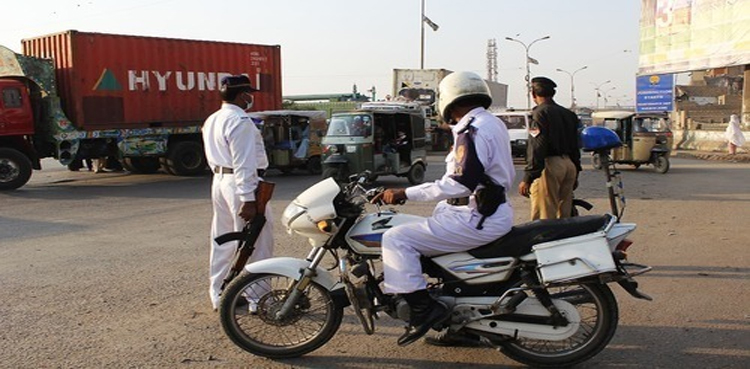 Beware! Driving without licence in Karachi will land you in hot water