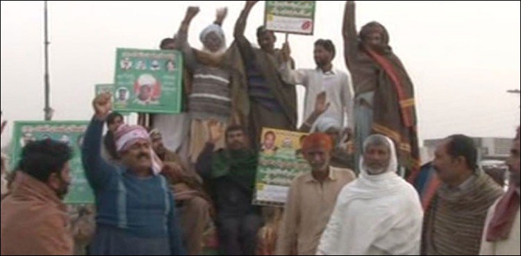 Farmers group ‘Pakistan Kissan Ittehad’ continues protest for second day