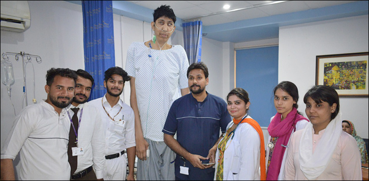 Pakistan's tallest man Naseer Soomro recovers after brief illness