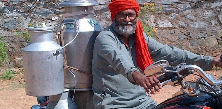 Commissioner takes note of milk being sold at Rs140 per liter in Karachi