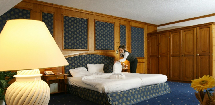 Man's Holiday Inn retirement plan goes viral