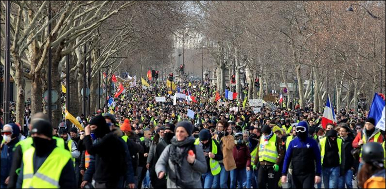 More violence in Paris as 'yellow vests' keep marching