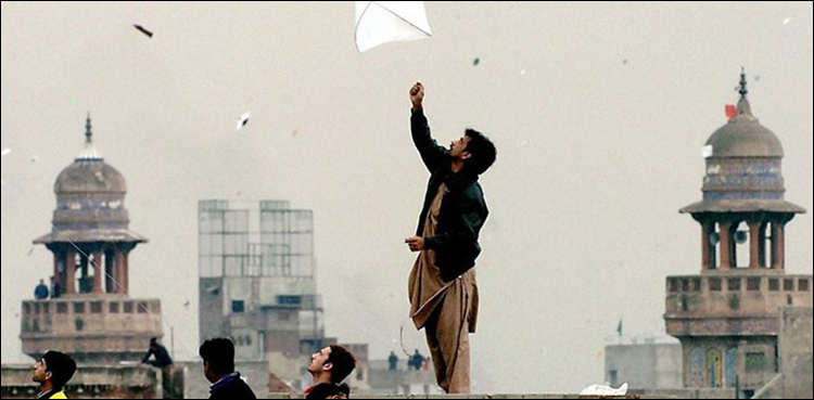 15 kite-flyers, sellers arrested in Rawalpindi for violating ban