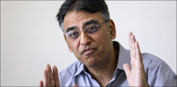 Asad Umar rebuts news of exchange rate discussion with IMF
