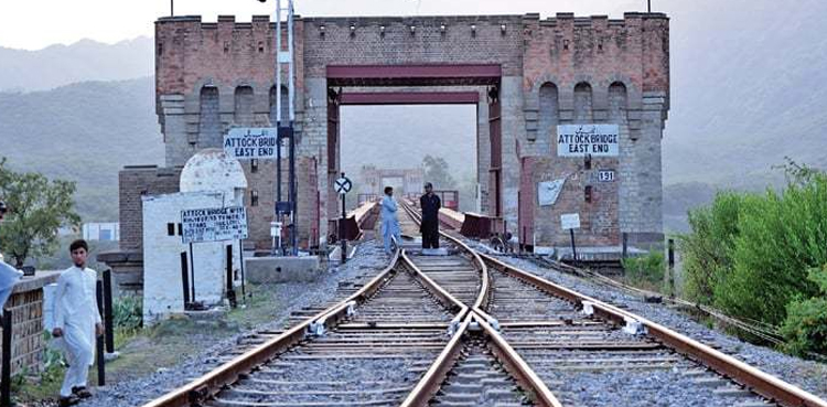 Railway police foils bid to smuggle drugs to Punjab
