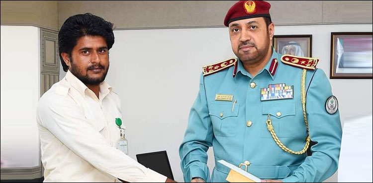 UAE police honours brave Pakistani expat for help