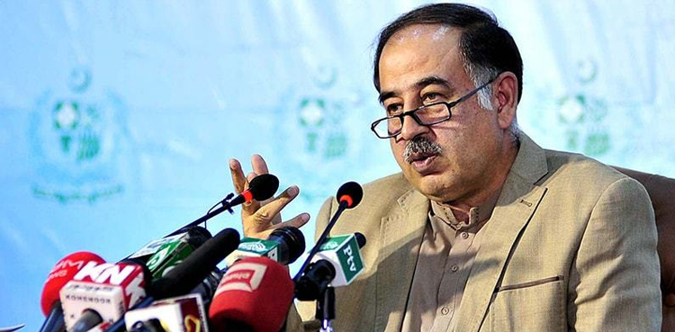 Zardari praying for Martial Law in hopes of another NRO, says Iftikhar Durrani