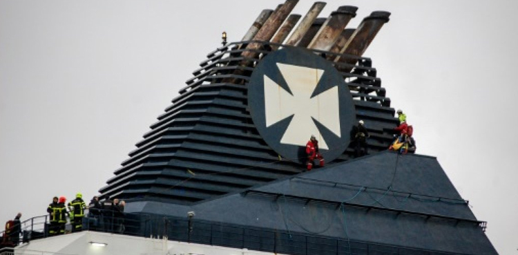 Migrants scramble aboard Calais ferry, sparking police sweep