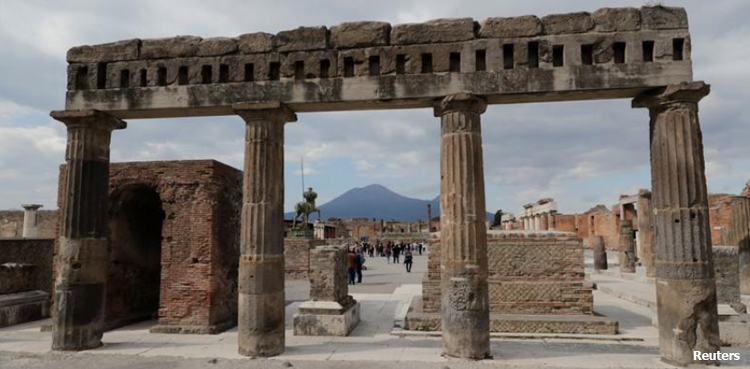 Italy's Pompeii offers new glimpses of life before calamity