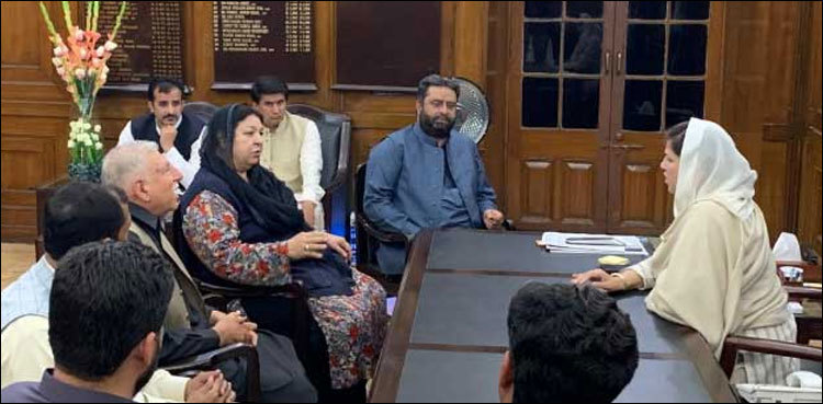 Yasmin Rashid reviews sanitation activities, supply of medicines in Gujranwala hospitals