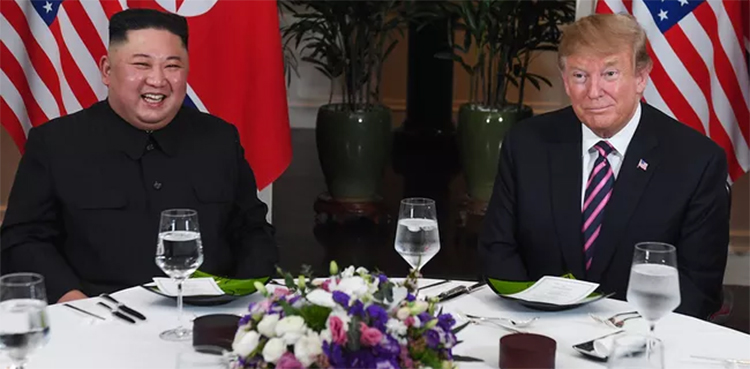 With a piece of paper, Trump called on Kim to hand over nuclear weapons