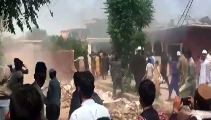 Polio drama: 9 more arrested for attacking Peshawar hospital