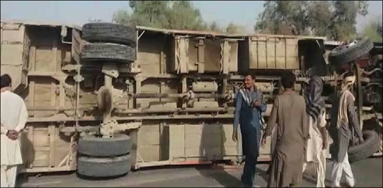 Three people killed, ten injured in Sehwan mishap