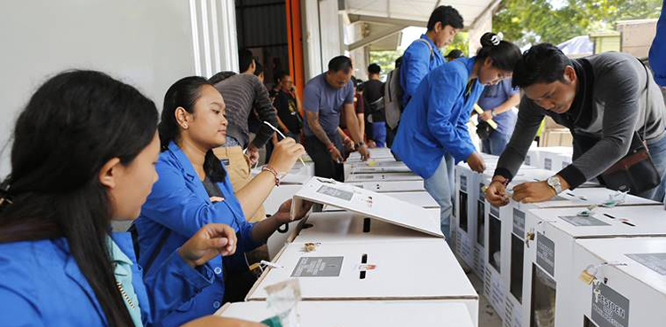 Rising Indonesia presidential candidate pledges change from Widodo era