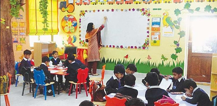 Sindh govt bans sale of copies, uniforms, stationary, books by private schools