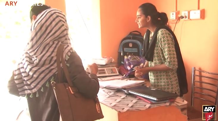 A girl in Multan tributes his father by opening a hotel named 'Run Mureed'