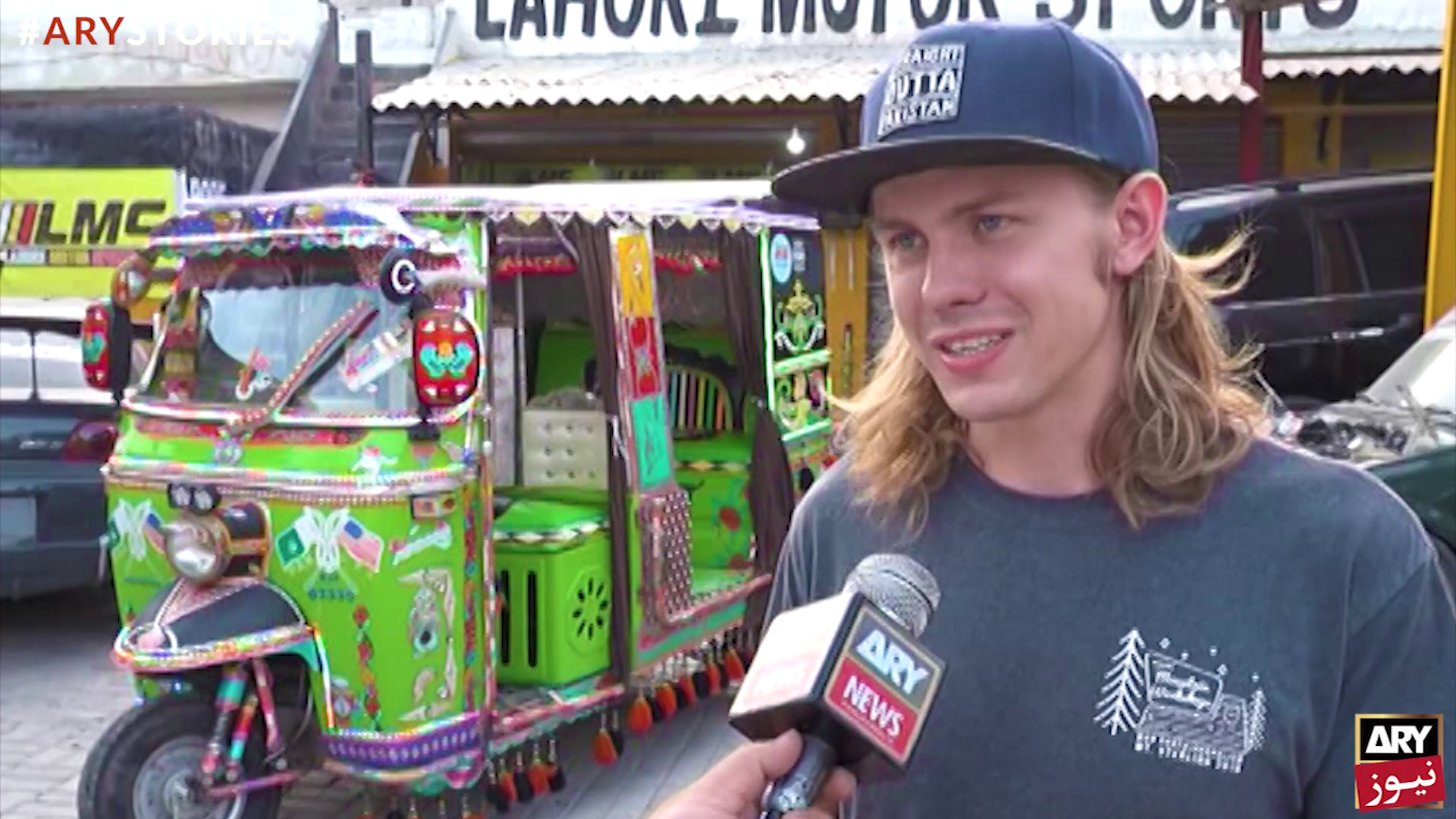 Meet American tourist who plans to visit Khunjerab Pass on his rickshaw