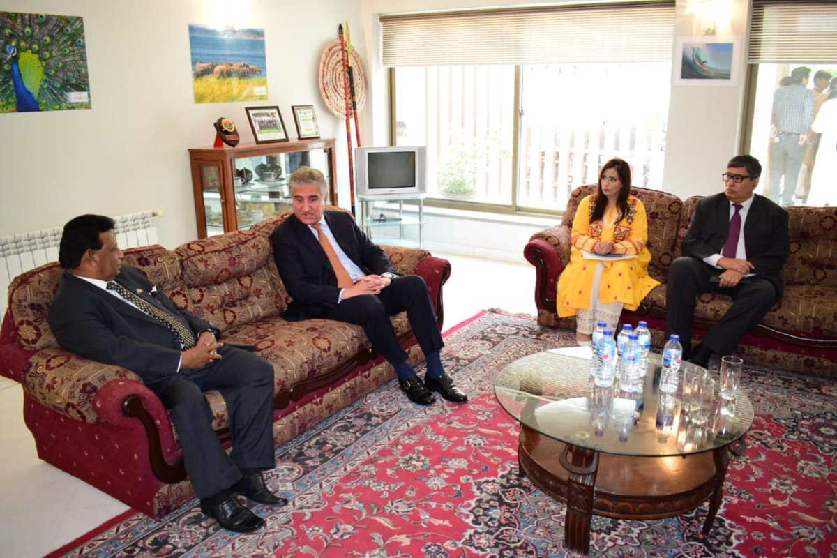 Qureshi visits Sri Lankan High Commission, offers condolence on Easter attacks