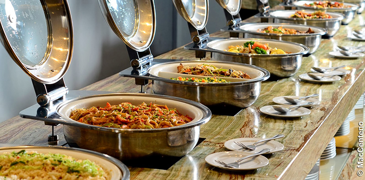 Guest takes away 10 tubs of food from wedding buffet, shocks hosts
