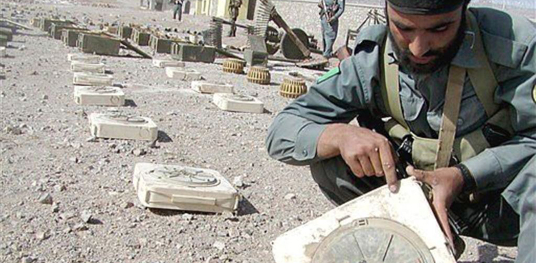 Rights group accuses Ukraine of using banned mines