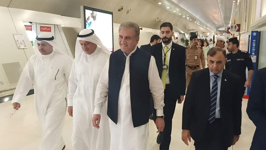 FM Qureshi arrives in Kuwait on two-day visit