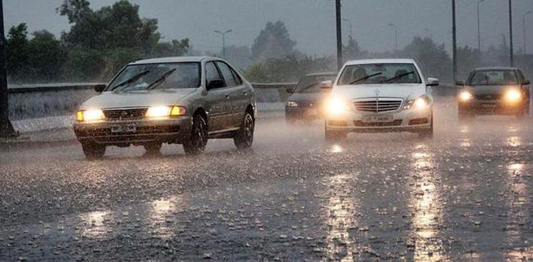 Heavy rain lashes several cities of Punjab