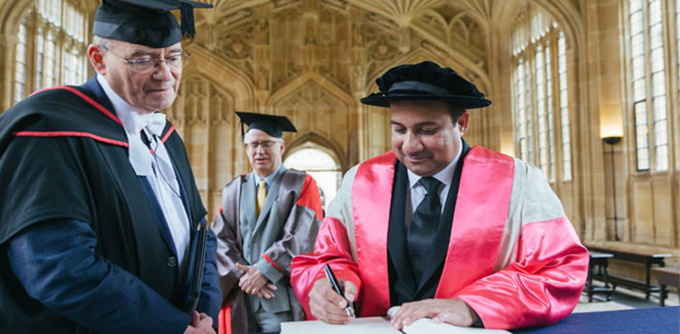 Rahat Fateh Ali Khan receives honorary degree from Oxford University