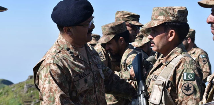 Corps Commander Rawalpindi visits LoC, lauds troops readiness