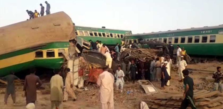 Sadiqabad train accident death toll reaches 24
