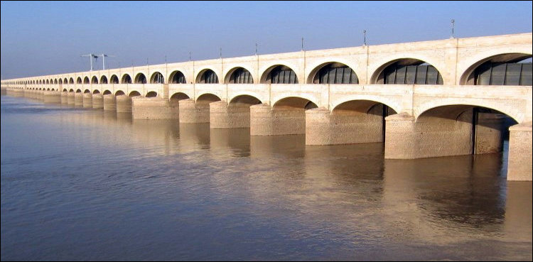 River Indus in Medium Flood at Guddu, Sukkur barrages