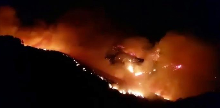 Evacuations as Gran Canaria hit by new blaze