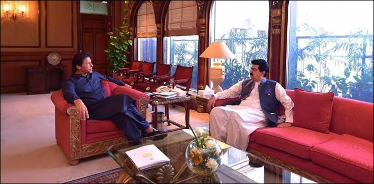 Senate chairman calls on PM Khan