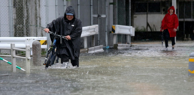 Japan urges 200,000 people to evacuate due to heavy rain