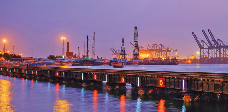 Pakistan's economy not shrinking, asserts govt