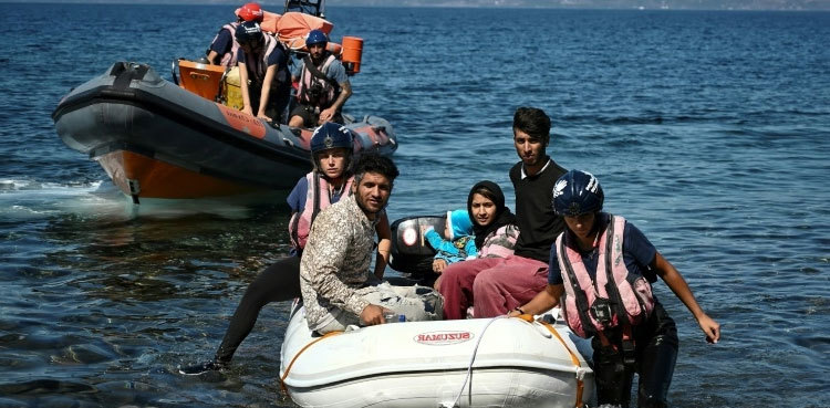 World's migrant population now at 272 million, UN report finds