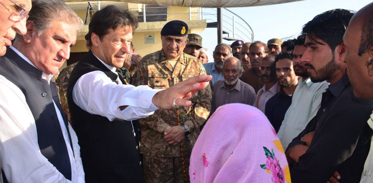 PM Imran Khan, COAS Bajwa visit LoC, meet troops