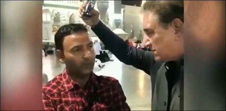 A Kashmiri from Pulwama approaches Qureshi in Medina, shares concerns