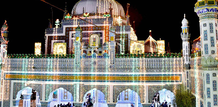 Shah Abdul Latif Bhittai's annual Urs begins at Bhitshah