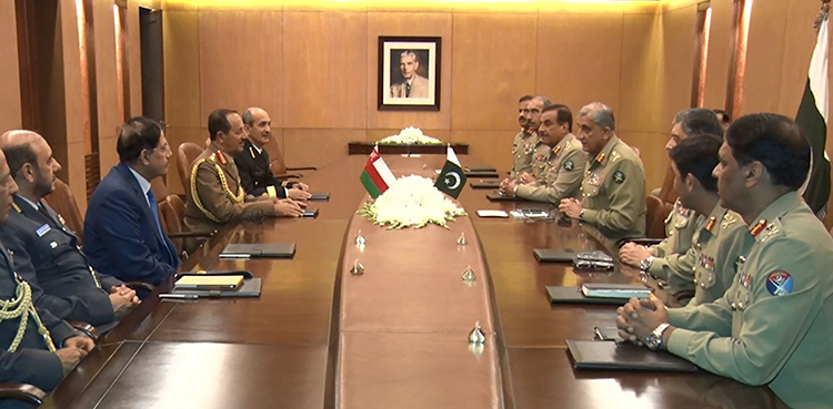 Omani Army Chief hails Pakistan Army's role in fight against terrorism