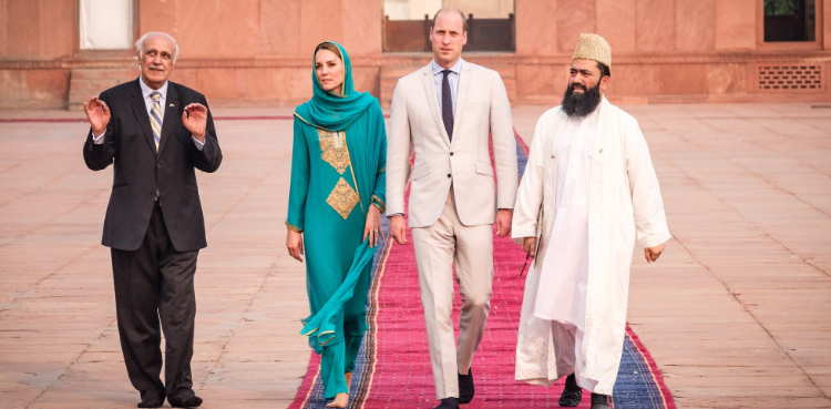 Royal couple visits Badshahi Mosque in Lahore